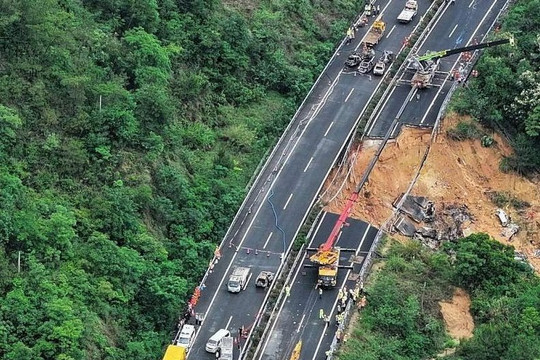 Sập đường cao tốc ở Trung Quốc, 19 người thiệt mạng