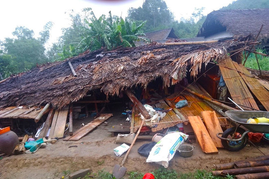 Bắc Kạn: Hơn 300 ngôi nhà bị hư hại do dông lốc