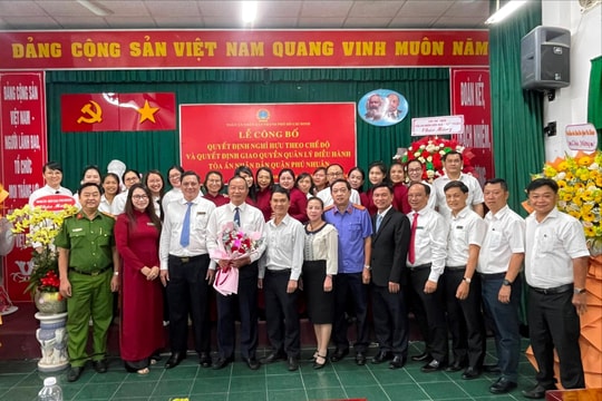 Trao quyết định giao quyền điều hành TAND quận Phú Nhuận