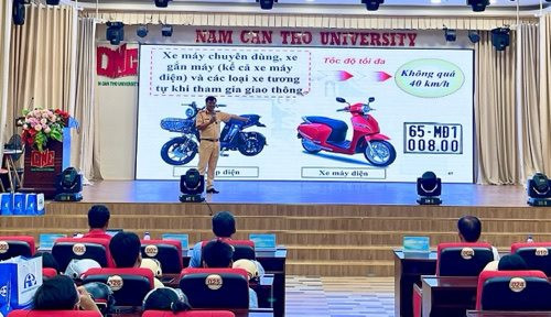 Đẩy mạnh tuyên truyền pháp luật về an toàn giao thông cho sinh viên