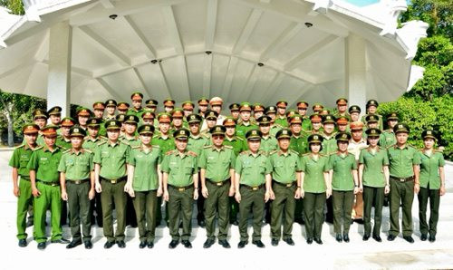 Công an Đồng Tháp tổ chức lễ bế giảng lớp đào tạo trình độ cao cấp lý luận chính trị