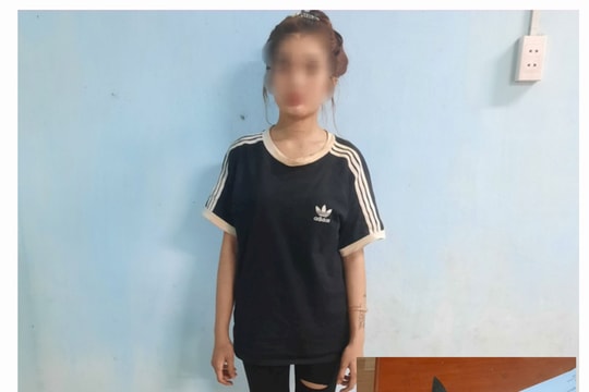 Bị rọi đèn xe vào mặt, thiếu nữ 15 tuổi đâm cô gái thủng phổi