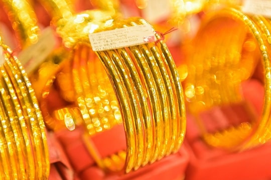 Giá vàng hôm nay 3/5: Biến động trái chiều giữa phiên đấu thầu vàng