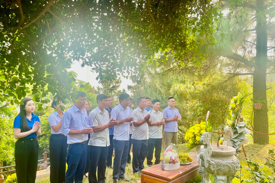 TAND tỉnh Quảng Bình dâng hương tại khu mộ Đại tướng Võ Nguyên Giáp