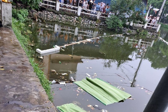 Thi thể nam nữ nổi trên mặt hồ ở Bắc Giang