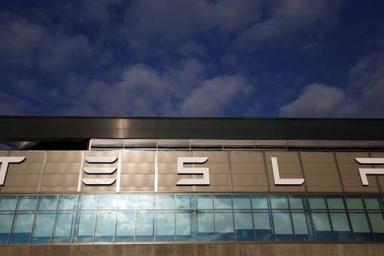 Telsa của Elon Musk kiện nhà sản xuất trùng tên Ấn Độ