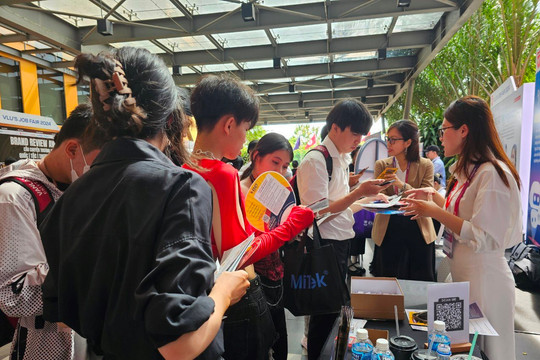 Hơn 10.000 việc làm chờ sinh viên