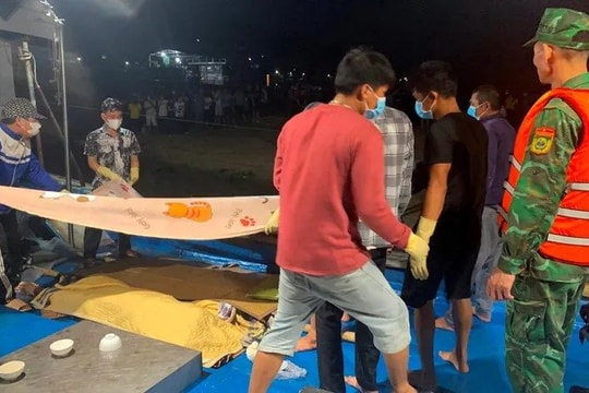 Tìm thấy thi thể hai ngư dân mất tích vụ lật tàu