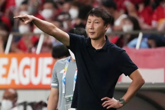 HLV Kim Sang Sik sẽ dự khán các trận tại V-League