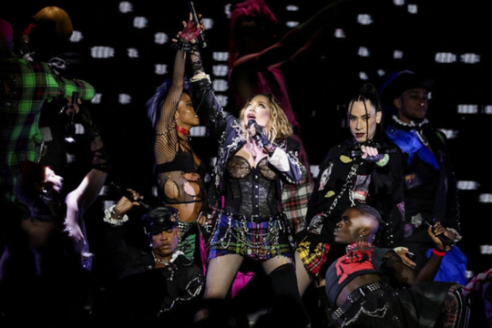 Madonna tổ chức buổi hòa nhạc miễn phí hoành tráng trên bãi biển Copacabana
