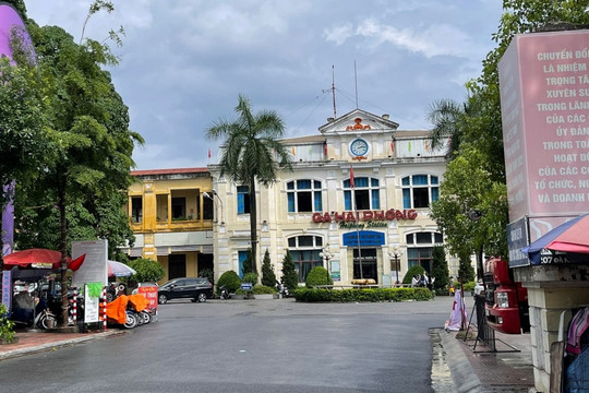 Mâu thuẫn giành khách tại ga tàu, 1 người tử vong