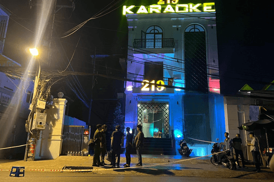 Nhân viên quán karaoke bị khách đâm tử vong