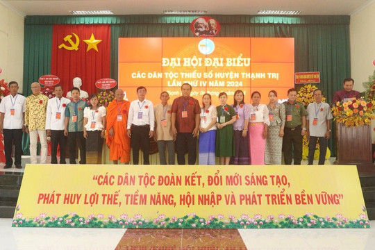 Đồng bào dân tộc thiểu số tạo mọi điều kiện để con em được đến trường