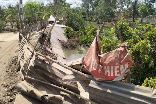 Vụ hút đất làm cho đoạn đường bị gãy đổ: Chủ phương tiện vẫn chưa trình diện
