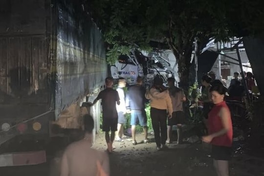 Bắt khẩn cấp lái xe có nồng độ cồn kịch khung gây tai nạn khiến 8 người thương vong