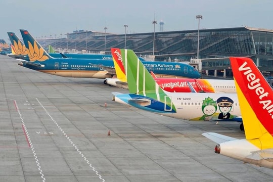 Giá vé máy bay tăng cao nhưng vẫn trong khung quy định