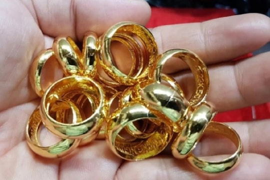 Giả vờ mua vàng rồi trộm cắp tài sản
