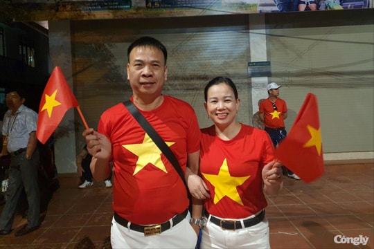 Kỷ niệm 70 năm Chiến thắng Điện Biên Phủ: Người dân dậy sớm, háo hức chờ xem diễu binh, diễu hành