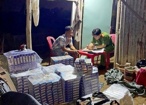 Tạm giữ 2 đối tượng vận chuyển hàng cấm