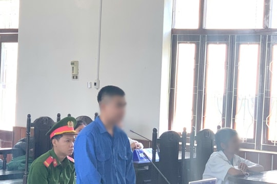 Uống rượu say, cầm dao chém bố dượng tử vong