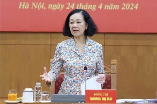 Bộ Chính trị: Thí điểm giao quyền, trách nhiệm cho người đứng đầu trong công tác cán bộ