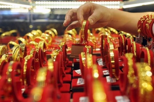 Sáng nay 8/5: Giá vàng tiếp tục đà tăng khiến người mua chóng mặt