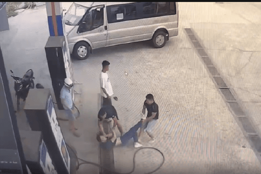 Clip tài xế xe khách bị hành hung dã man ở Lai Châu
