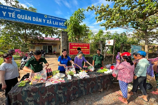 Tổ chức gian hàng 0 đồng dành cho người nghèo khu vực biên giới biển