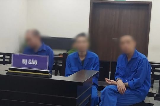 Lập tài khoản rút tiền "bẩn", giả danh Công an lừa đảo