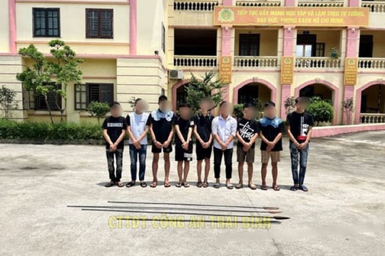 Khởi tố 25 thanh, thiếu niên mang hung khí đi đánh nhau