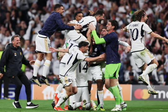 Real Madrid ngược dòng vào chung kết Champions League