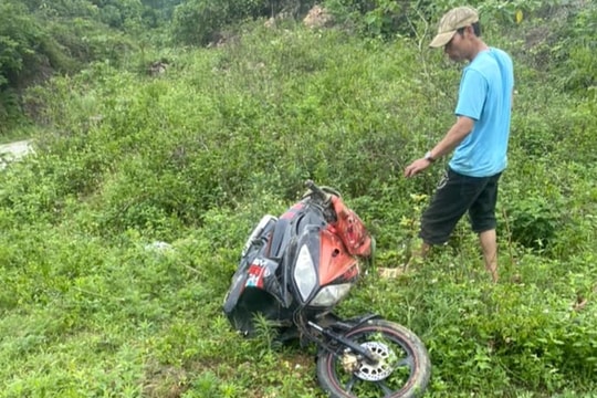 Hòa Bình: Hai vợ chồng người Đức thương vong do xe máy lao xuống vực