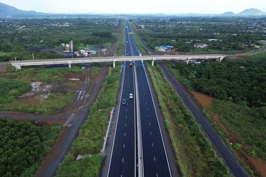 Ném đá xuống cao tốc Phan Thiết - Dầu Giây: Nguy cơ tai nạn tiềm ẩn