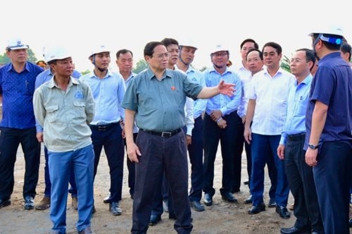 Thủ tướng khảo sát dự án cao tốc Châu Đốc-Cần Thơ-Sóc Trăng