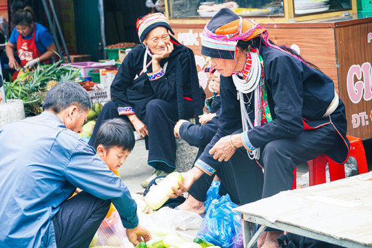 Mộc mạc, bình dị chợ phiên phía sau cổng trời Quản Bạ