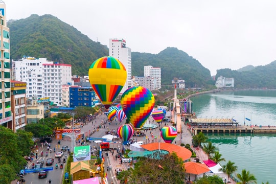 Festival Khinh khí cầu “Bay lên Hải Phòng - Sáng bừng miền di sản”