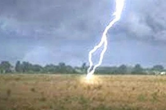 Nghệ An: Liên tiếp xảy ra sét đánh khiến 2 người tử vong