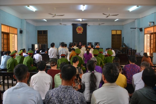 Làm giả sổ đỏ để chiếm đoạt tiền của ngân hàng