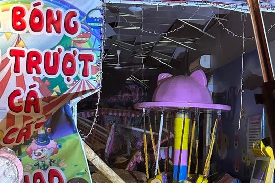 Hà Nội: Sập tường trong mưa lớn, 3 trẻ nhỏ tử vong thương tâm