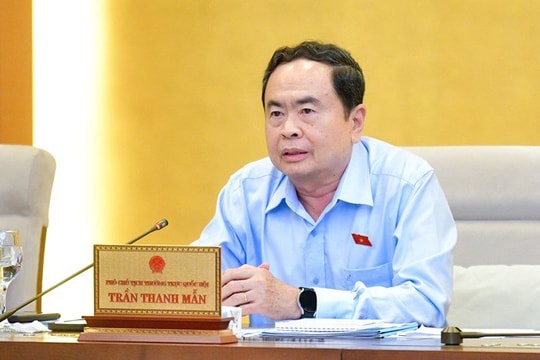 Đề nghị Chính phủ làm rõ hiện tượng giá vàng “nhảy múa”
