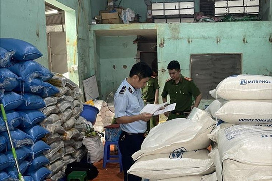 2,4 tấn đường tinh luyện nhập lậu bị giữ