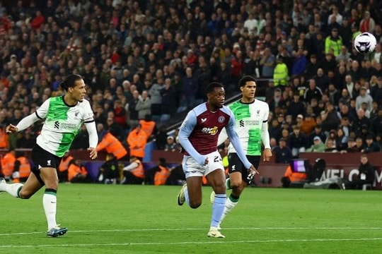 Liverpool bị Aston Villa cầm chân trong trận cầu "mưa bàn thắng"