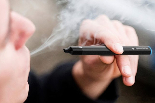 Thủ tướng yêu cầu kiểm soát, ngăn chặn thuốc lá điện tử