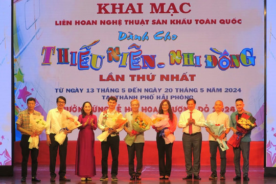 Khai mạc Liên hoan Sân khấu dành cho thiếu niên, nhi đồng