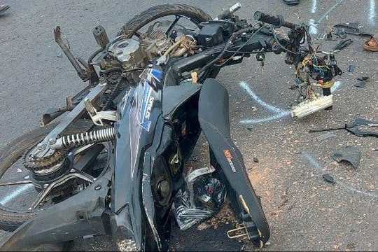 Gia Lai: 2 xe máy đi ngược chiều tông nhau khiến 4 người thương vong