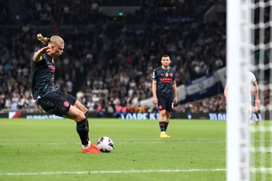 Đả bại Tottenham, cuộc định đoạt ngôi vương nằm trong tay Man City
