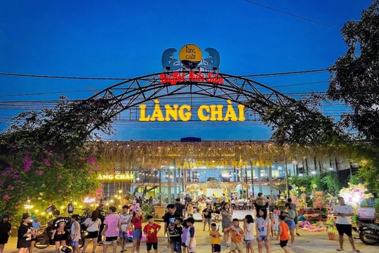 Đi biển Hải Tiến muốn ăn thoải mái thì qua nhà hàng buffet Làng Chài