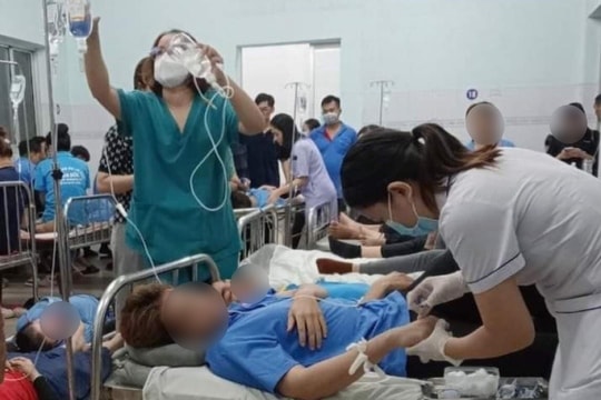 Gần 100 công nhân ở Đồng Nai nhập viện cấp cứu sau khi ăn bánh đa cua