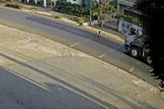 Lao ra đường, người đàn ông bị xe cán tử vong
