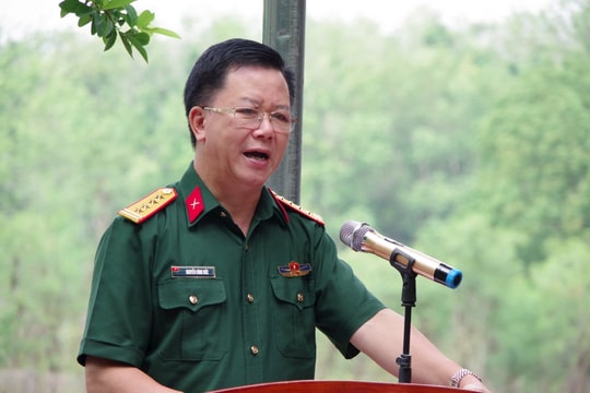 Công đoàn Quốc phòng tặng quà cho người lao động tại Binh đoàn 16